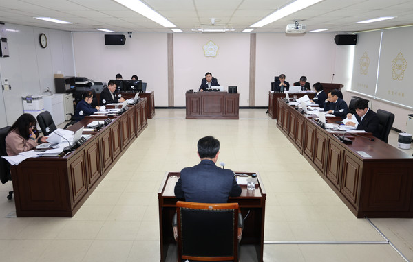 ▲ 제221회 임시회 조례등심사특별위원회 1차 회의.