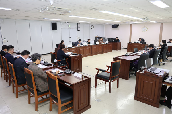 ▲ 안성시의회 업무계획청취특별위원회는 제221회 임시회가 진행 중인 가운데 2월 16일부터~22일까지 전략기획담당관을 시작으로 2024년도 주요업무계획 청취에 들어갔다.