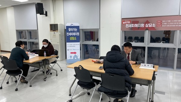 ▲ 안산시 찾아가는 전세피해지원 상담소 운영 모습.