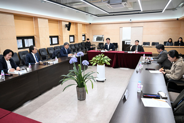 ▲ 안산시와 안신교육지원청 지속가능발전교육 활성화 업무협약 체결 모습.
