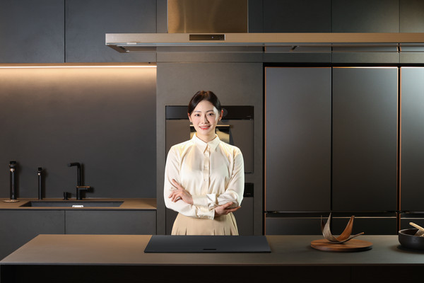 ▲ 삼성전자 모델이 신제품을 소개하는 모습. (사진=삼성전자 제공)