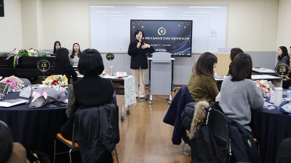 ▲ 지난해 12월 열린 어린이집 표준보육과정 우수사례 성과 공유 및 우수활동자 시상식에서 신계용 시장이 발언하는 모습.