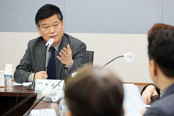 ▲ 박종효 인천남동구청장이 장애인복지위원회 정기회의를 주재하고 있다.