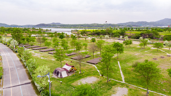 ▲ 이포보 캠핑장 전경.