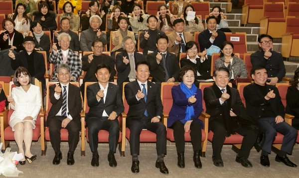 ▲ 최성운 의장, 한국예총 부천지회장 이취임식 참석 모습.