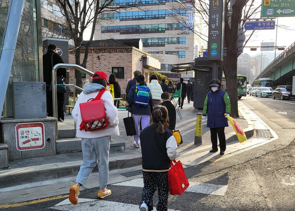 ▲ 등굣길 안전도우미 활동사진.