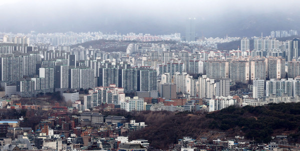 ▲ 서울 중구 남산에서 바라본 아파트 모습. /뉴시스