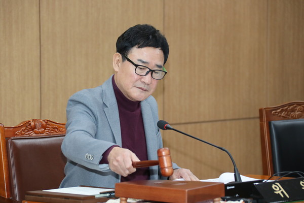 ▲ 제241회 임시회 폐회중 제1차 의회운영위원회 박명서 위원장.