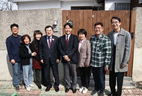 ▲ ‘내국인 숙박 특례 전환’ 현판 행사.