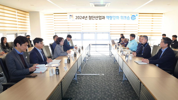 ▲ 안성시 관내 반도체 소부장 기업 방문 모습.