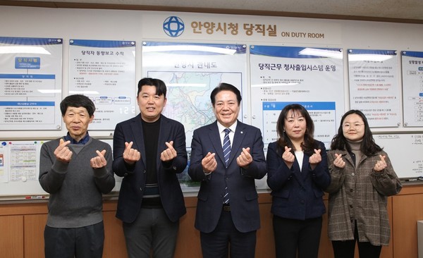 ▲ 최대호 안양시장 당직실 방문 모습.
