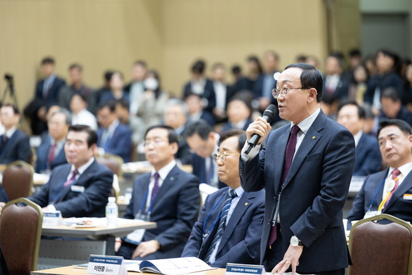 ▲ 김덕현 연천군수가 인구감소지역 정부-지자체 정책간담회서 발언하고 있다.
