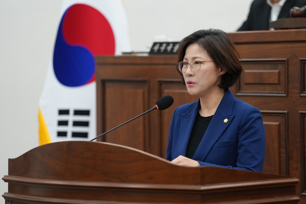 ▲ 하남시의회 정혜영 의원이 22일 열린 하남시의회 제328회 임시회 제2차 본회의에서 5분 자유발언을 통해 MZ세대 공무원의 공직 기피·이탈 현상에 대한 대책 시차원의 마련을 촉구했다.