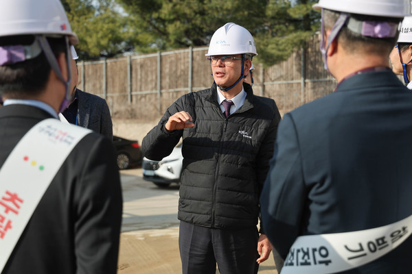 ▲ 해빙기 집중 안전점검 나선 정기환 한국마사회장.