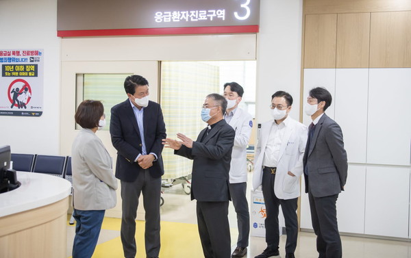 ▲ 가톨릭관동대학교 국제성모병원 현장에 방문한 강범석 인천서구청장.