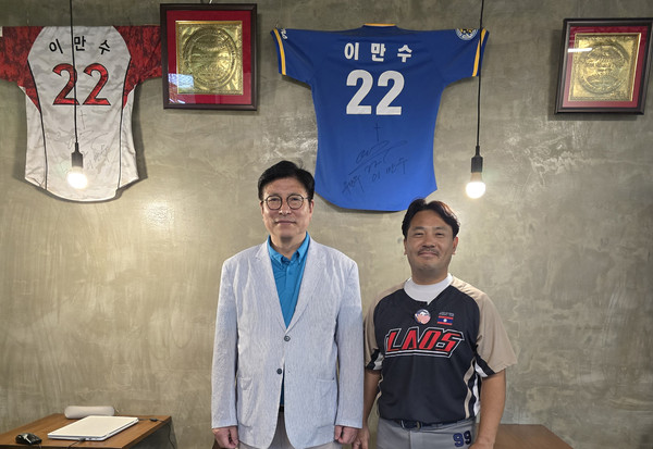 ▲ 도성훈 인천광역시교육감, 라오스 현지 한인청년 스타트업 기업가와 협의 가진 모습.