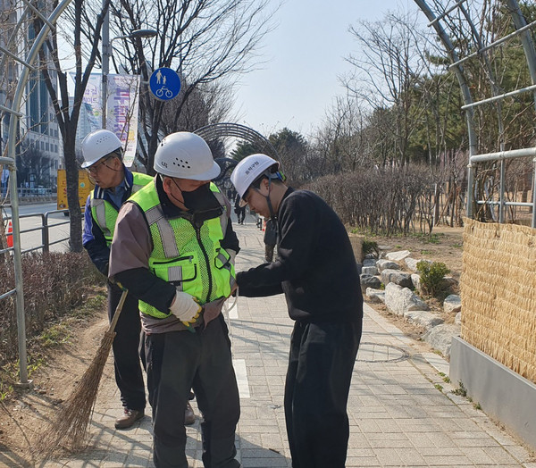 ▲ 동작구가 관내 근로자의 안전하고 쾌적한 업무환경을 조성하기 위해 이달부터 두 달간 ‘상반기 작업환경측정’을 실시한다고 11일 밝혔다.