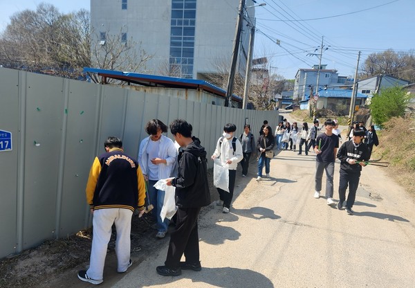 ▲ 남양주시 양정동 밀알두레학교 봄맞이 쓰담 데이 실시 모습.