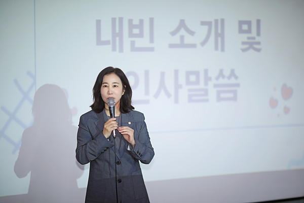 ▲ 인삿말하는 화성시의회 김경희 의장.