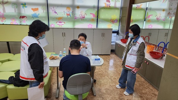 ▲ 화성시 의료나눔 봉사단 무료진료 봉사 실시 모습.