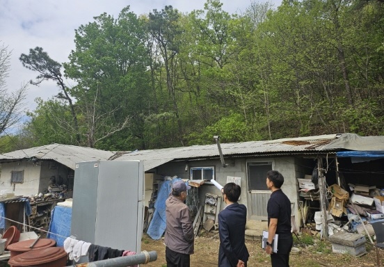 ▲ 파주시 저소득층 주거환경개선사업 실시 모습.
