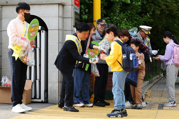 ▲ 인천 남동구 어린이보호구역 교통안전 캠페인 실시 모습.