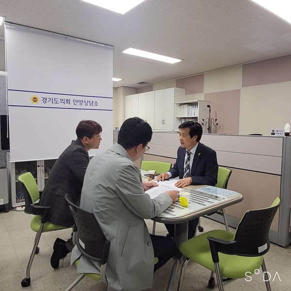 ▲ 문형근 의원, 자치경찰위원회 범죄예방 시책 추진 관련 논의 모습.