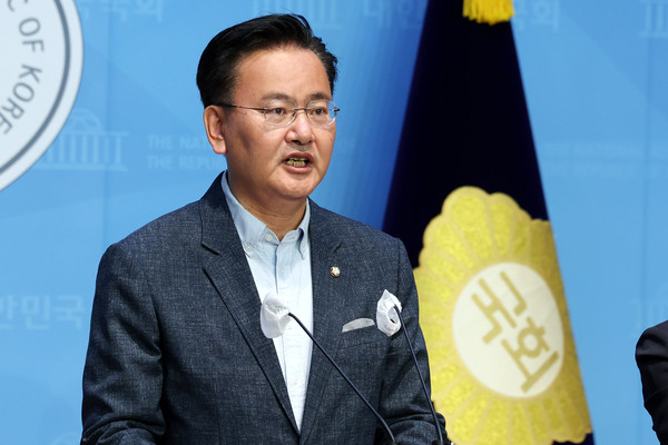 ▲ 성명 발표 기자회견하는 유상범 의원. /뉴시스