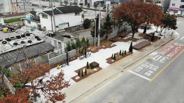 ▲ 도심 속 자투리 땅을 활용해 조성한 ‘녹색쌈지숲’. /뉴시스