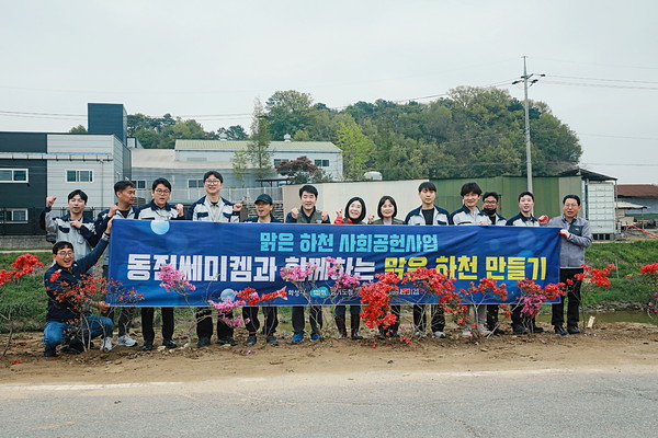 ▲ 현수막 든 화성시의회 경제환경위원회와 기업체 단체.