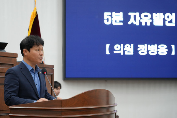 ▲ 하남시의회 정병용 의원이 26일 열린 하남시의회 제329회 임시회 제2차 본회의에서 ‘(가칭) 수석대교 신설 관련 주민 피해 대책 마련을 위한 강력 대응 촉구’에 대한 오분 자유발언을 진행하고 있다.