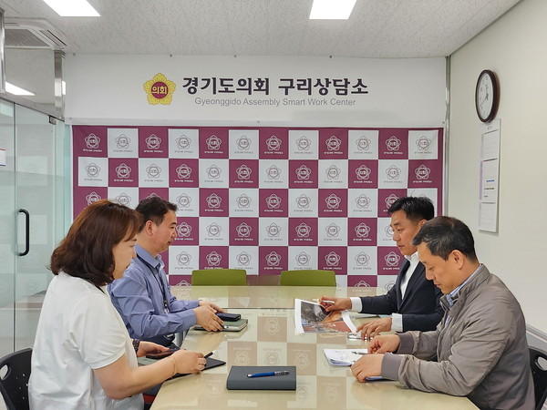 ▲ 이은주 의원, 안전한통학로 조성을 위한 관계기관과 사전협의 진행 모습.