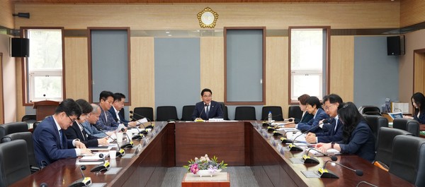 ▲ 평택시의회 평택시 종합장사시설 건립 연구회 착수보고회 개최 모습.