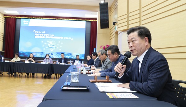 ▲ 박승원 광명시장이 열린이웃 중개업소 운영 간담회를 주재하고 있다.