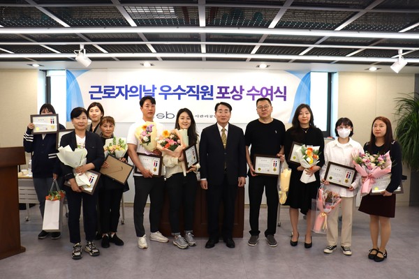 ▲ 성북구도시관리공단 2024년 근로자의 날 우수직원 포상 수여식.