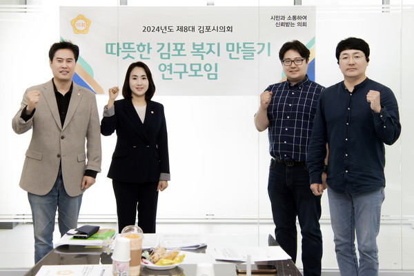 ▲ 정담회를 진행 중인 연구모임 (좌측부터, 오강현·정영혜·이희성·김기남 의원).