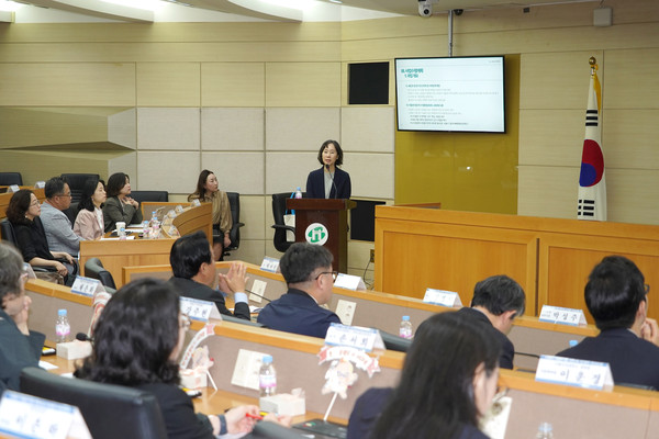 ▲ 서울대학교 산학협력단 진미정 교수의 과업수행계획 보고.