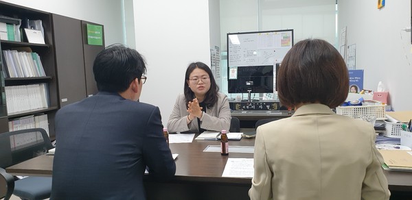 ▲ 경기도교육청 진로진업교육과와 정담회 갖는 이자형 의원.