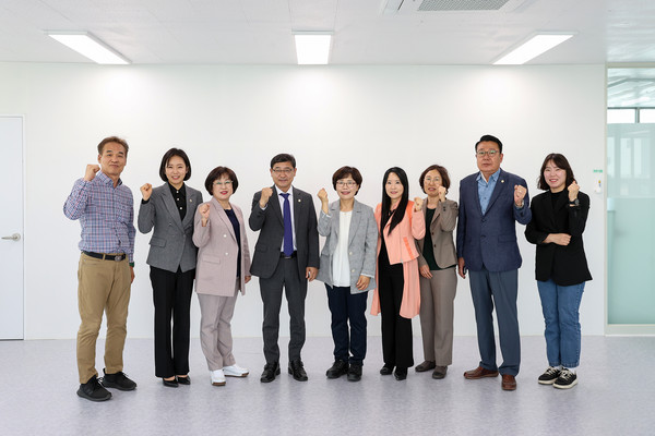 ▲ 교육복지위원회 현장방문 기념촬영 모습.