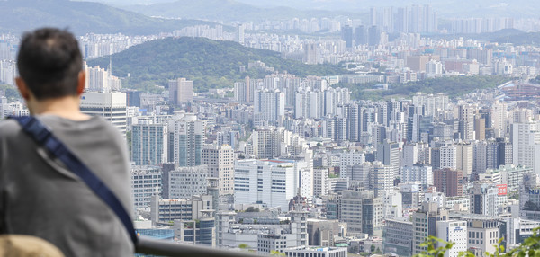 ▲ 서울 남산에서 바라본 아파트의 모습. /뉴시스