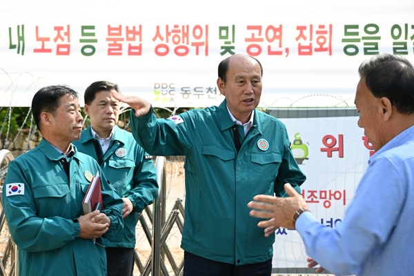 ▲ 박형덕 동두천시장이 옛 성병관리소 현장 점검을 실시하고 있다.
