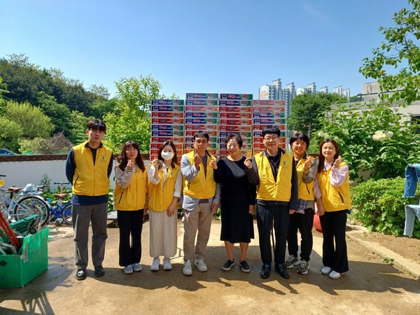 ▲ 아동복지시설 하희의 집 봉사활동 참여한 공사 임직원들.