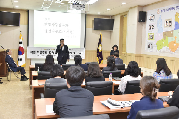 ▲ 인사말하는 이재식 의장.