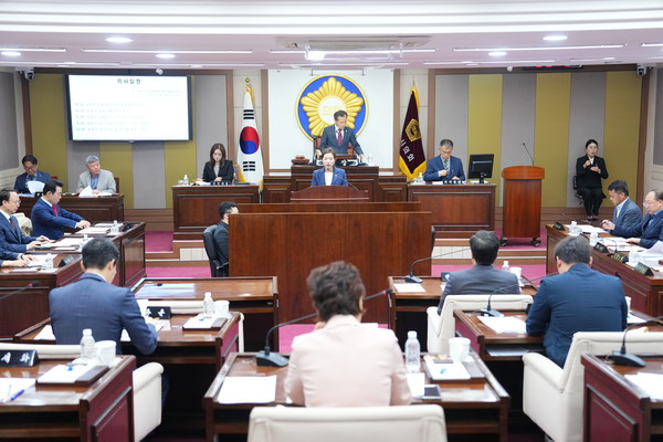 ▲ 포천시의회는 10일 제2차 본회의를 끝으로 제178회 임시회를 폐회하고 11일간의 의사일정을 마무리했다.