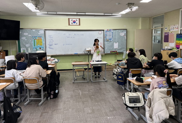 ▲ 인천 서구 학교 불소도포 사업 실시 모습.