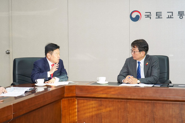 ▲ 국토교통부장관과 면담 가지는 이필형 동대문구청장.