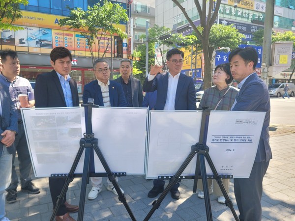 ▲ 구갈동 상점가 주차장 조성 현장설명회 참석 모습.
