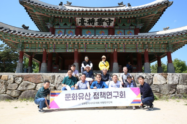 ▲ 인천 서구의회 문화유산 정책연구회 남한산성 방문 모습.
