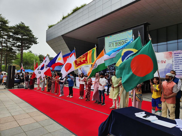 ▲ 지난해 열린 지구촌 어울림 축제 국기 퍼레이드.