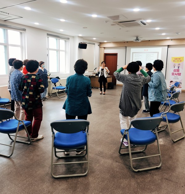 ▲ 마장용답권역에서 진행한 ‘실버레크레이션 교육’ 모습.